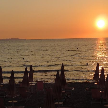 Noemi Apartment San Vincenzo Ruang foto